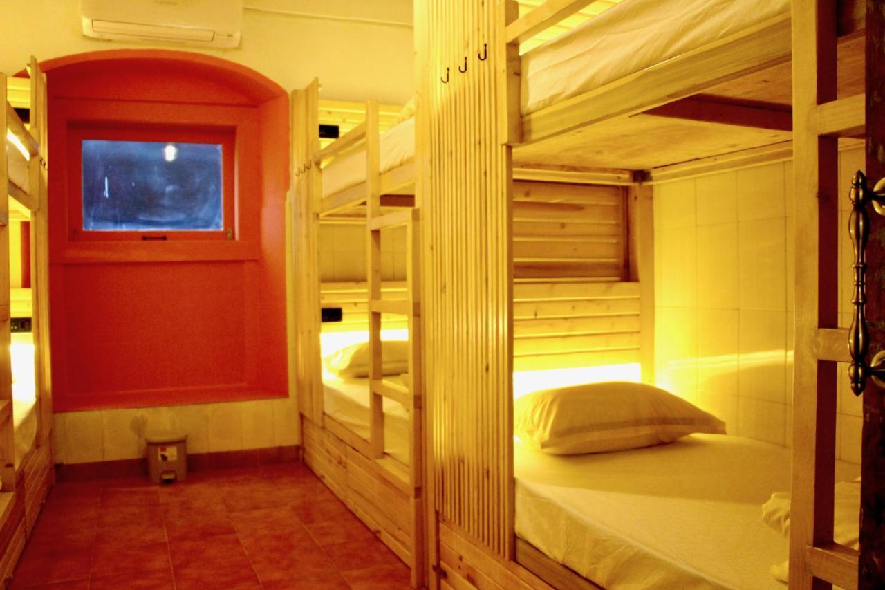 Gosolo Stays Bandra Hostel Bombay Eksteriør billede