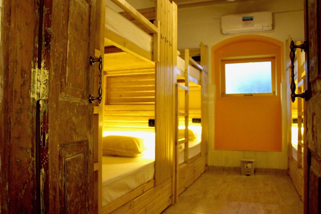 Gosolo Stays Bandra Hostel Bombay Eksteriør billede