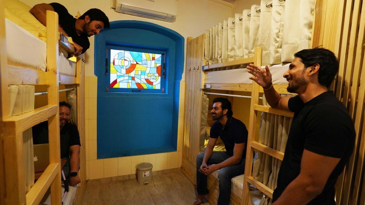 Gosolo Stays Bandra Hostel Bombay Eksteriør billede