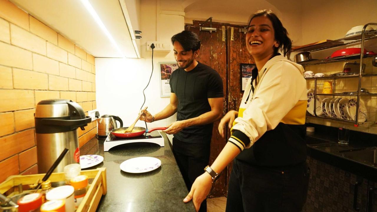 Gosolo Stays Bandra Hostel Bombay Eksteriør billede