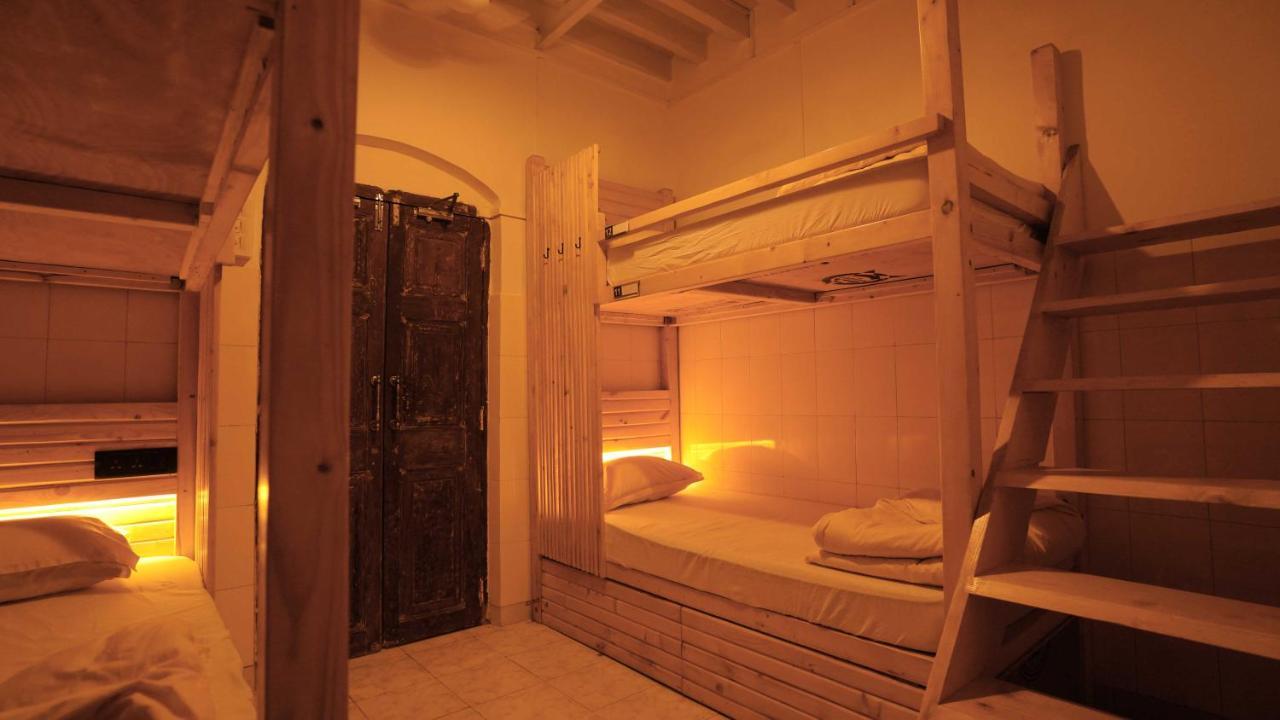 Gosolo Stays Bandra Hostel Bombay Eksteriør billede