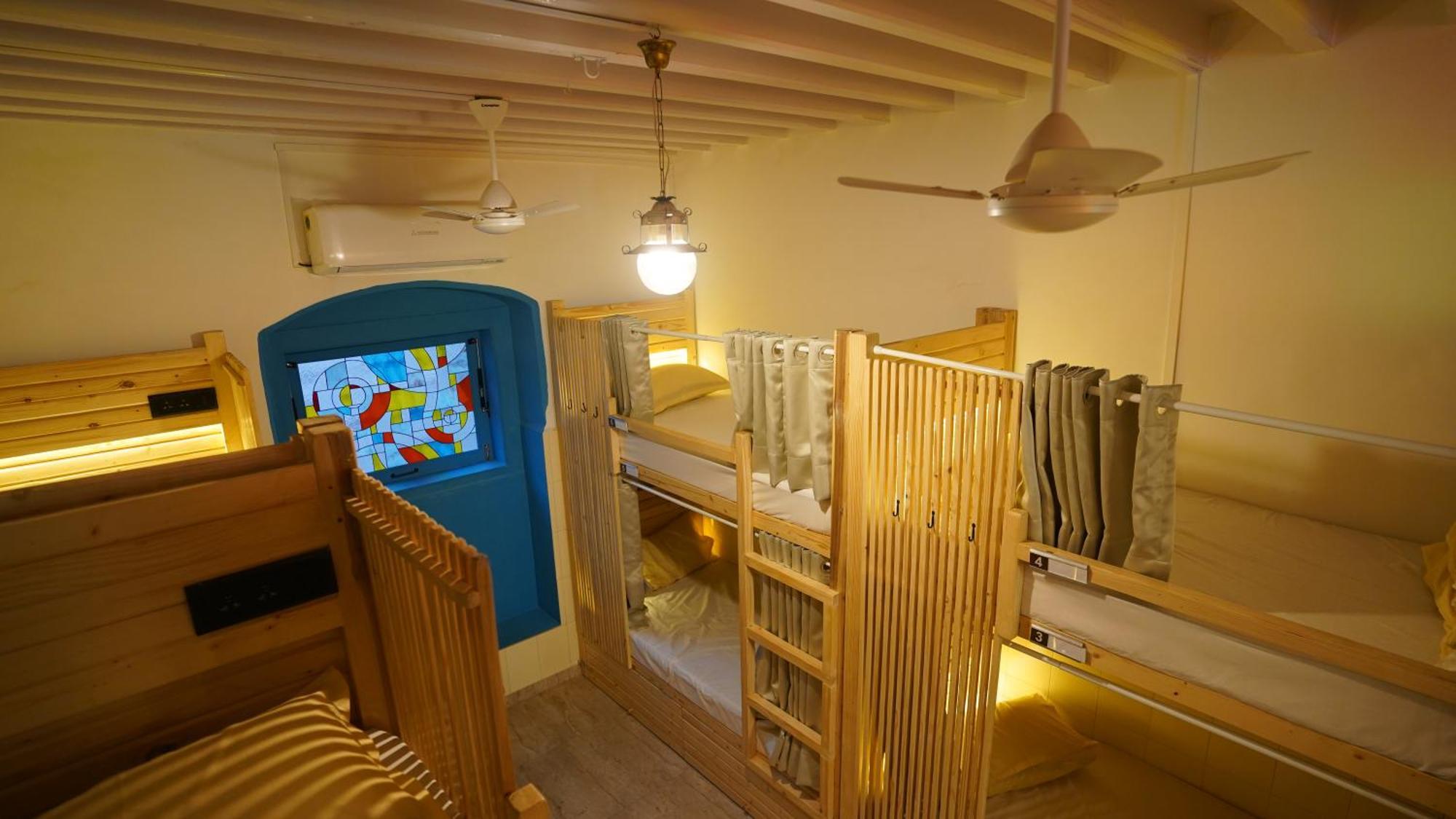 Gosolo Stays Bandra Hostel Bombay Eksteriør billede